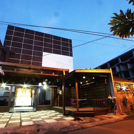 Easton Kuta Homestay Exterior foto