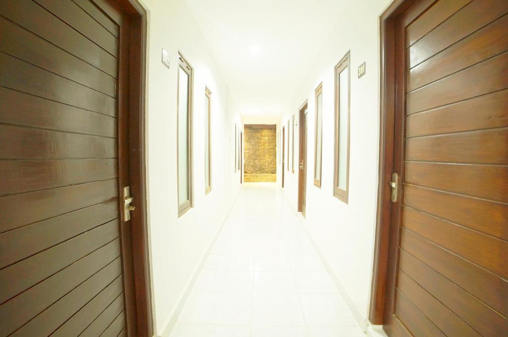 Easton Kuta Homestay Exterior foto