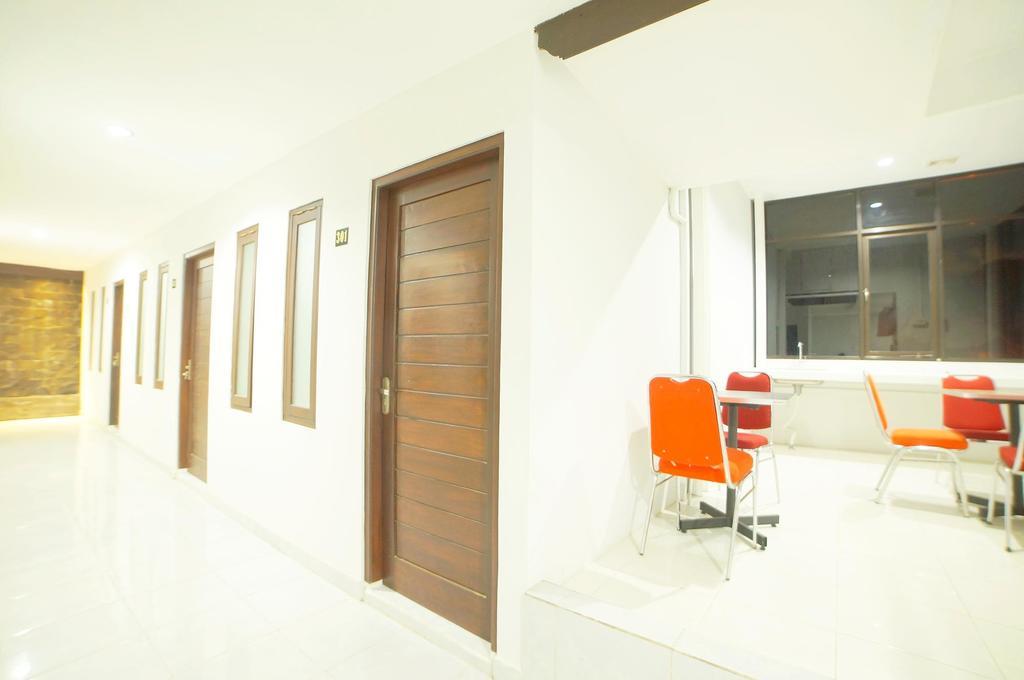 Easton Kuta Homestay Exterior foto