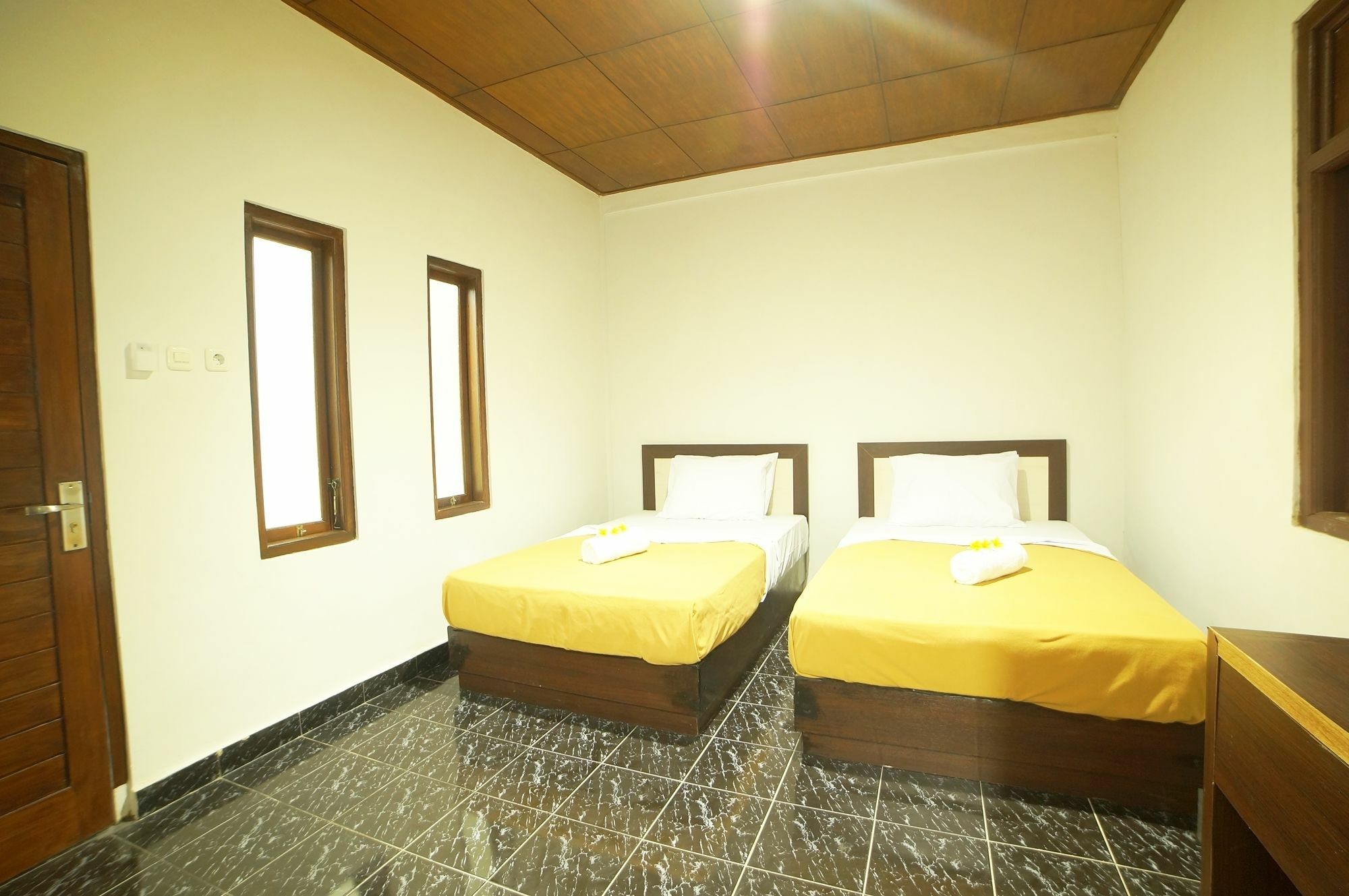 Easton Kuta Homestay Exterior foto